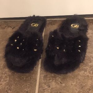 Black furry Gianni Bini slippers size 8B